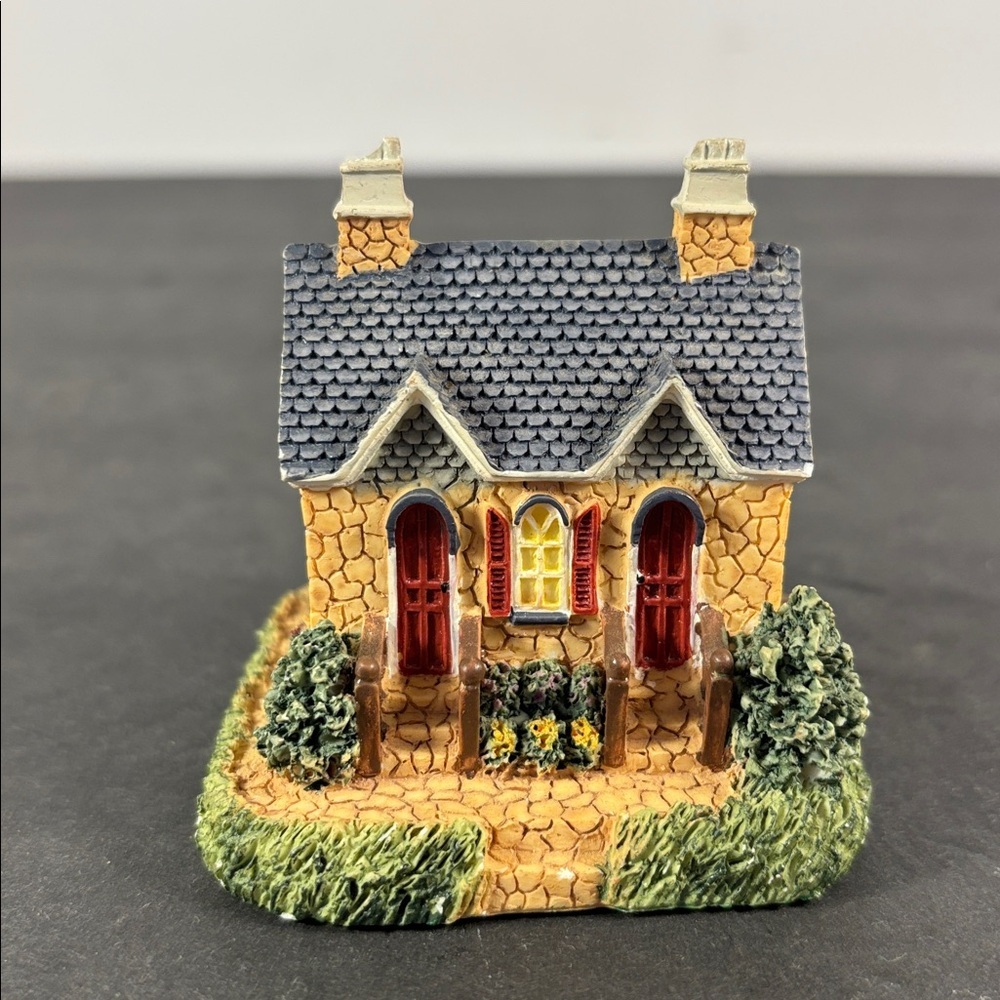 VNTG Miniature Liberty Social Hall Church International Resources 1999 Village